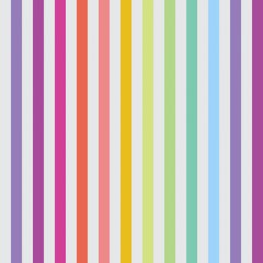 Patchworkstof med regnbuefarvede striber p lys gr baggrund